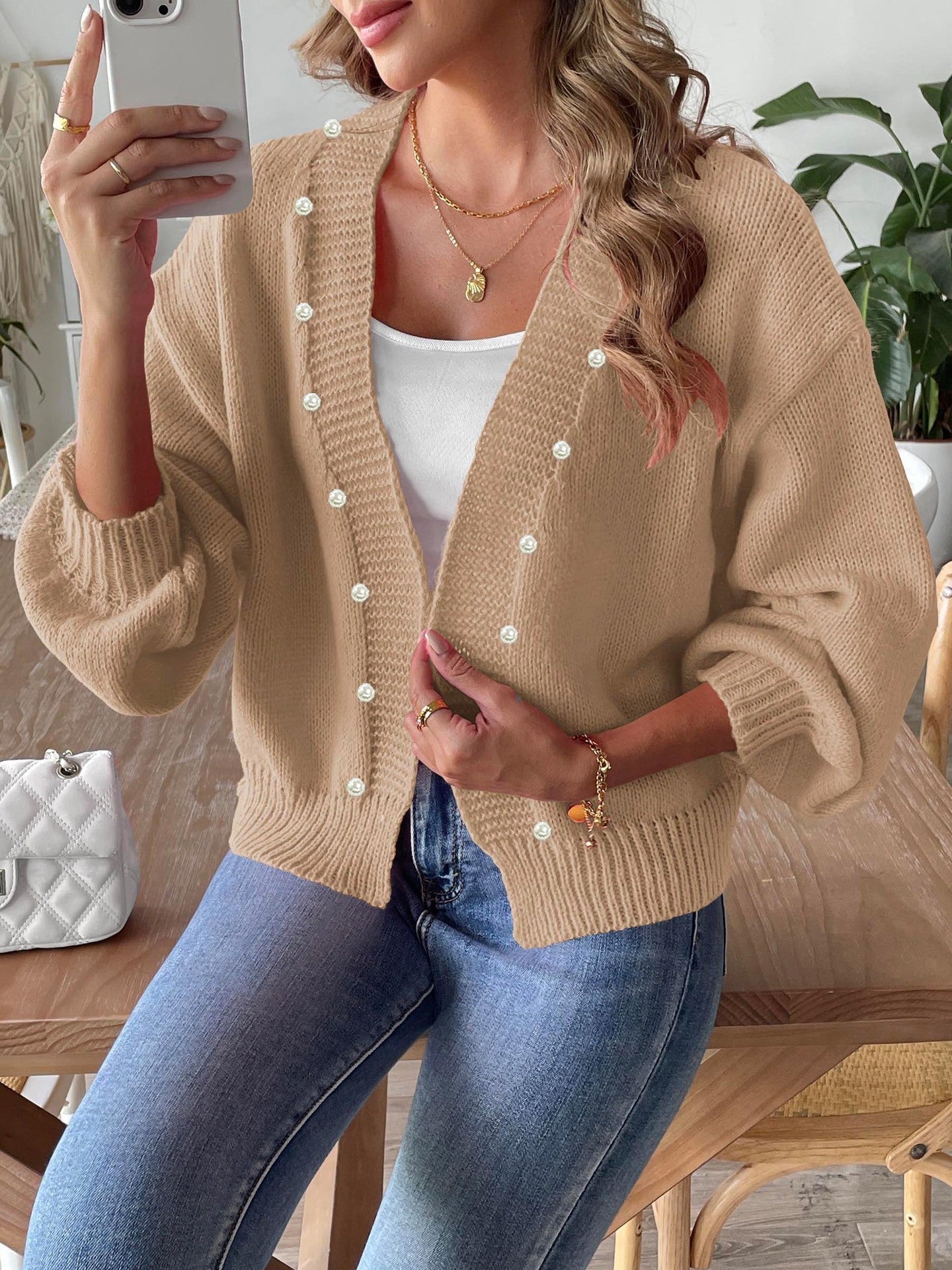 Le Cardigan Élégant Qui Réinvente Votre Style